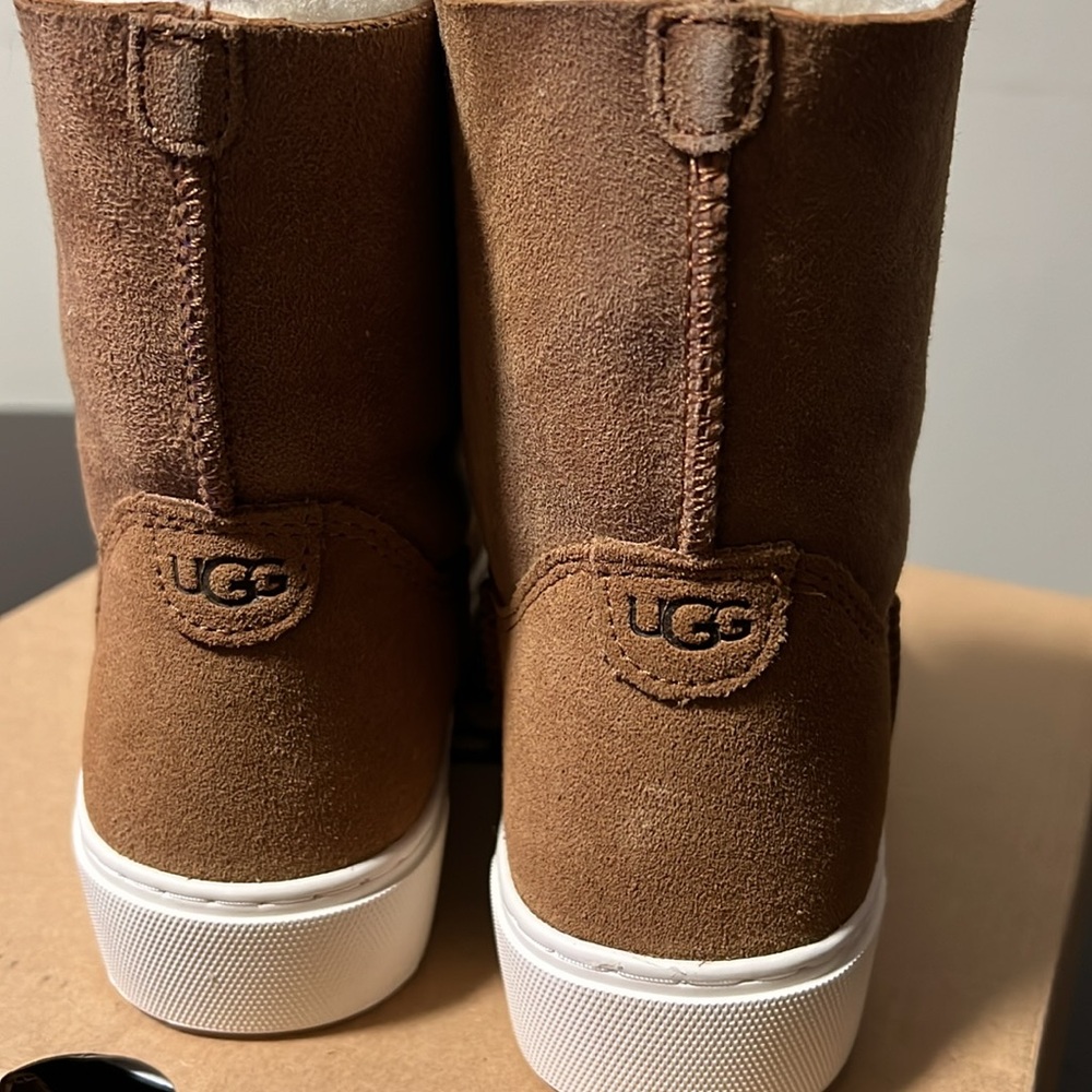 UGG Women's Lynus Sneaker Size 5 - Picture 6 of 7